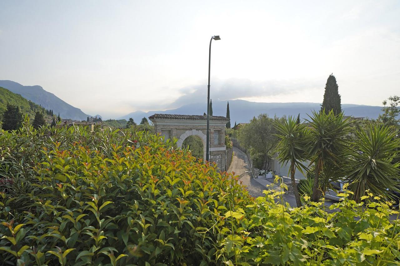 Villa Bouganville Toscolano Maderno Buitenkant foto