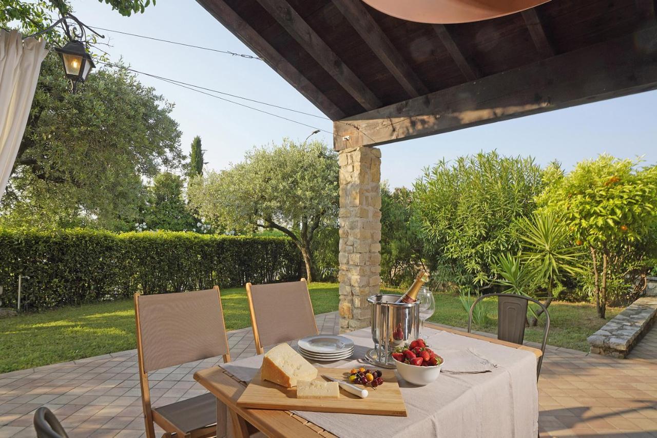 Villa Bouganville Toscolano Maderno Buitenkant foto