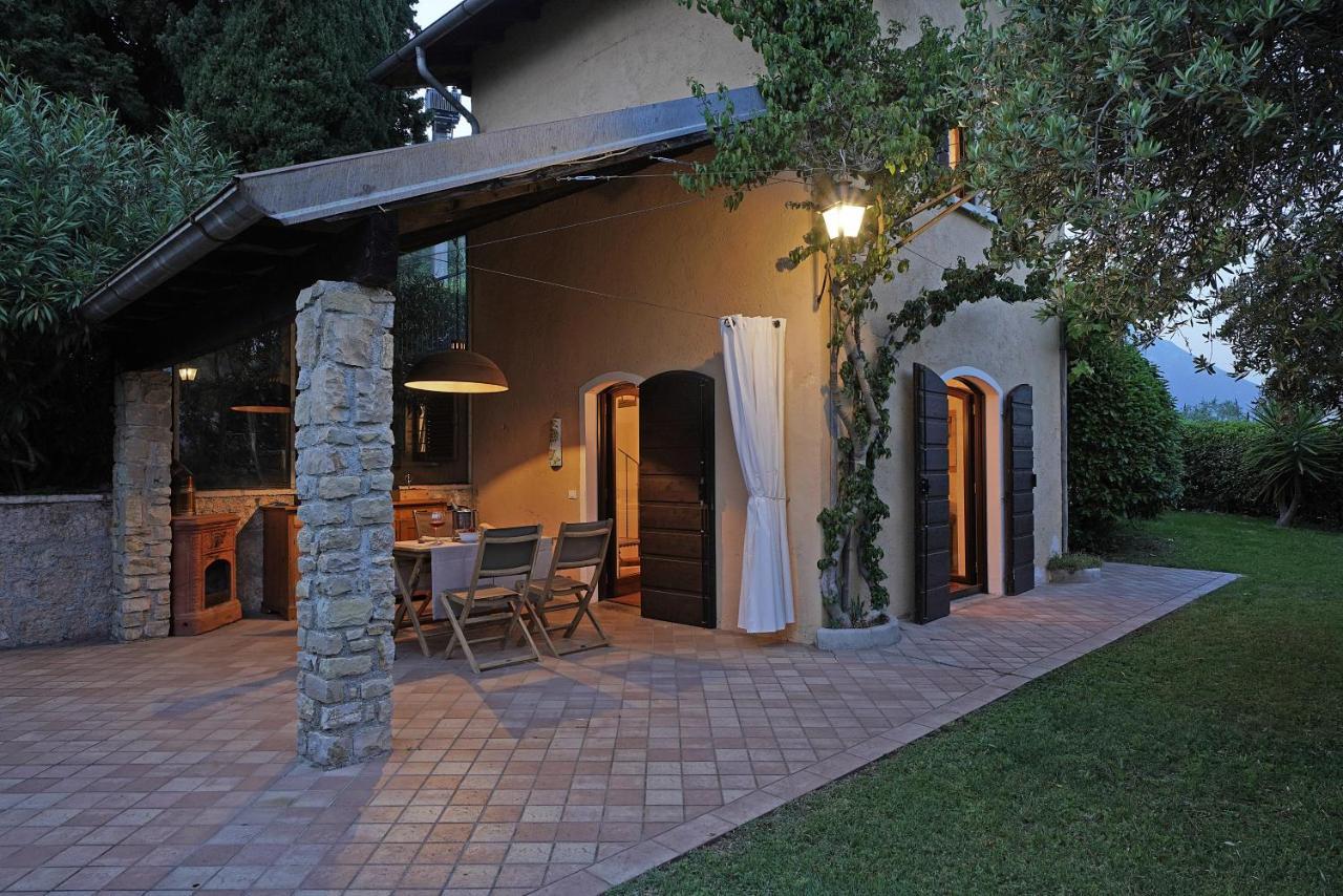 Villa Bouganville Toscolano Maderno Buitenkant foto